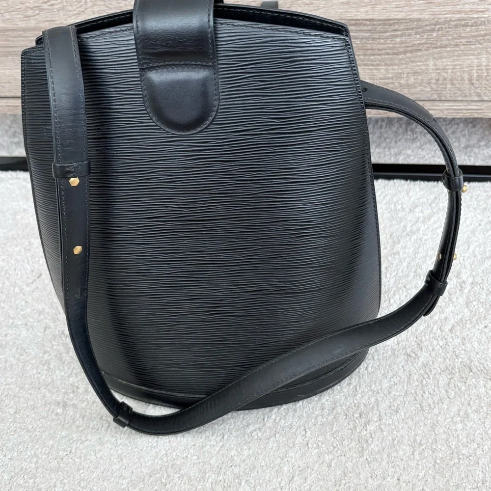 Louis Vuitton Epi Cluny Black Leather Bucket Bag